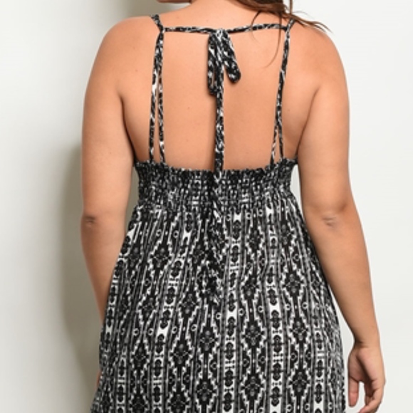 2x & 3x NEW V & TIE BACK MAXI DRESS - Picture 3 of 3